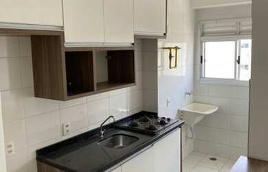 Imagem: O apartamento possui 2 Dormitórios, 1 Banheiro, 1 Vaga na garagem