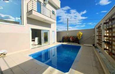 Imagem: A casa em condomínio possui 3 Dormitórios, 2 Banheiros, 4