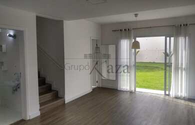 Imagem: A casa em condomínio possui 4 Dormitórios, 4 Banheiros, 3