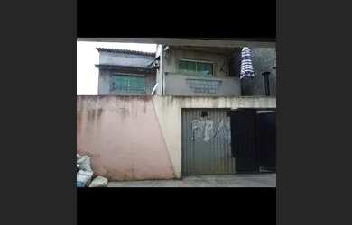 Imagem: A casa possui 4 Dormitórios, 3 Banheiros, 2 Vagas na garagem