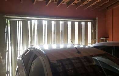 Imagem: A casa possui 3 Dormitórios, 2 Banheiros, 2 Vagas na garagem