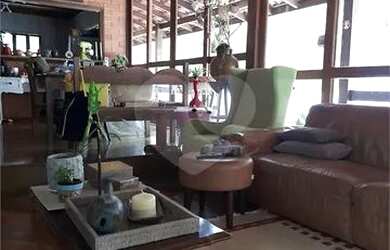 Imagem: A casa em condomínio possui 3 Dormitórios, 3 Banheiros, 4