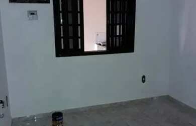 Imagem: A casa possui 3 Dormitórios, 2 Banheiros, 1 Vaga na garagem