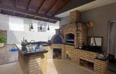 Imagem: A casa possui 3 Dormitórios, 4 Banheiros, 4 Vagas na garagem