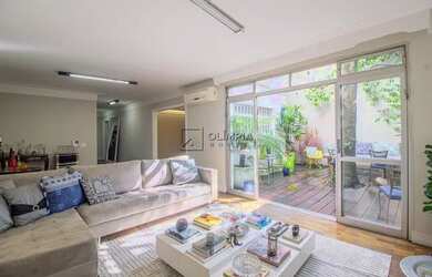 Imagem: A casa possui 5 Dormitórios, 5 Banheiros, 2 Vagas na garagem