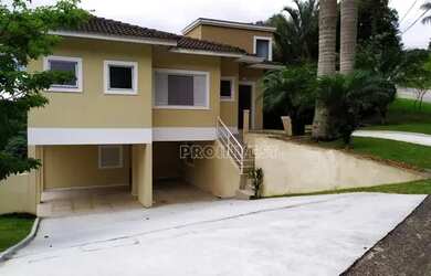 Imagem: A casa em condomínio possui 5 Dormitórios, 4 Banheiros, 4