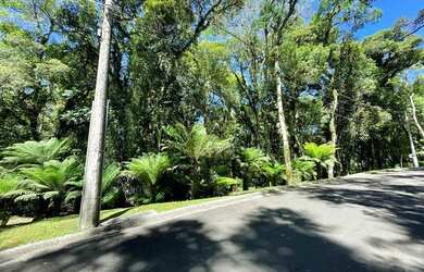 Imagem: O terreno possui 1.093m² de Área e está localizado em Gramado