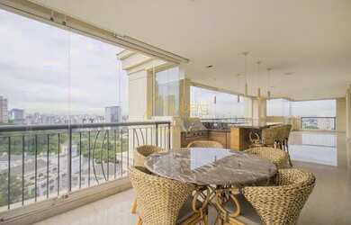 Imagem: O apartamento possui 4 Dormitórios, 5 Banheiros, 5 Vagas na