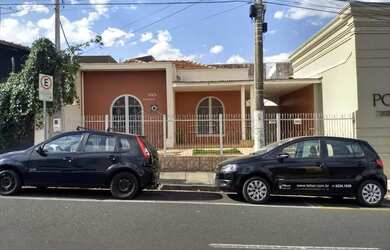 Imagem: A casa possui 3 Dormitórios, 1 Banheiro, 3 Vagas na garagem