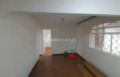 Imagem: A casa possui 2 Dormitórios, 1 Banheiro, 2 Vagas na garagem