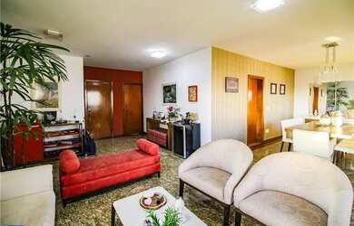 Imagem: O apartamento possui 3 Dormitórios, 3 Banheiros, 225m² de