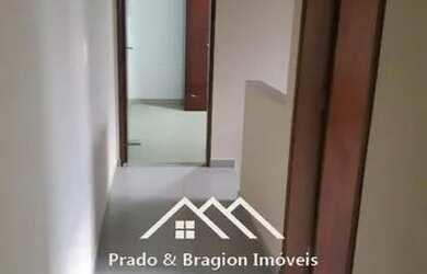 Imagem: A casa possui 3 Dormitórios, 2 Banheiros, 2 Vagas na garagem