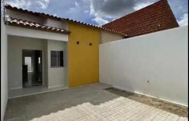 Imagem: A casa possui 2 Dormitórios, 2 Banheiros, 2 Vagas na garagem