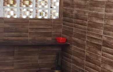 Imagem: A casa possui 2 Dormitórios, 2 Banheiros, 2 Vagas na garagem