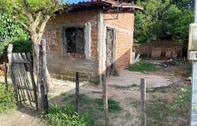 Imagem: A casa possui 1 Dormitório, 1 Banheiro, 1 Vaga na garagem e