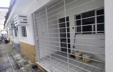 Imagem: A casa possui 2 Dormitórios, 1 Banheiro, 1 Vaga na garagem