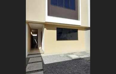 Imagem: A casa possui 3 Dormitórios, 4 Banheiros, 2 Vagas na garagem