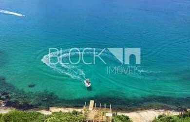 Imagem: A casa em condomínio possui 5 Dormitórios, 5 Banheiros, 5