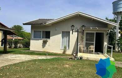 Imagem: A casa em condomínio possui 3 Dormitórios, 2 Banheiros, 5