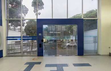 Imagem: O depósito possui 2 Vagas na garagem, 450m² de Área e está