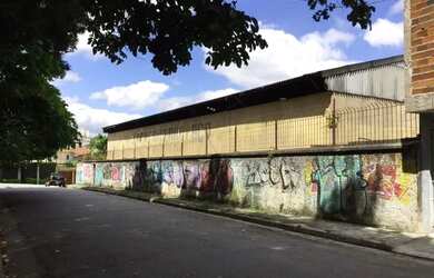 Imagem: O depósito possui 5 Vagas na garagem, 1.800m² de Área e