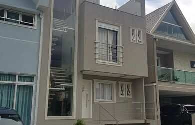 Imagem: A casa em condomínio possui 3 Dormitórios, 3 Banheiros, 3