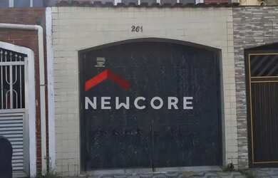 Imagem: A casa possui 3 Dormitórios, 2 Banheiros, 1 Vaga na garagem