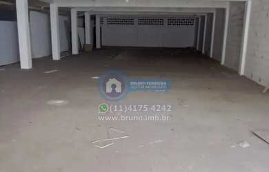 Imagem: O depósito possui 5 Vagas na garagem, 795m² de Área e está