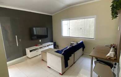 Imagem: A casa possui 3 Dormitórios, 2 Banheiros, 2 Vagas na garagem