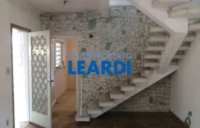 Imagem: A casa possui 3 Dormitórios, 3 Banheiros, 2 Vagas na garagem