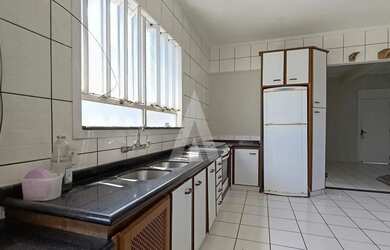 Imagem 10: Apartamento localizado no bairro Iririú, composto por 2 quartos, cozinha...