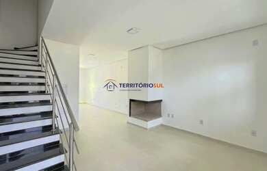 Imagem 3: Casa em Porto Alegre, no bairro Hípica, com 3 dormitório s , e 3 banheiros,...