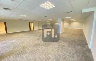 Imagem: O depósito possui 5 Vagas na garagem e 716m² de Área e está