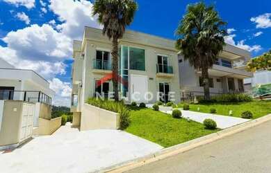 Imagem: A casa em condomínio possui 4 Dormitórios, 5 Banheiros, 5