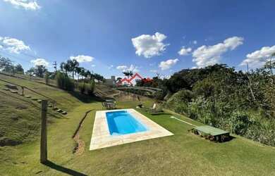 Imagem: A casa em condomínio possui 3 Dormitórios, 3 Banheiros, 2