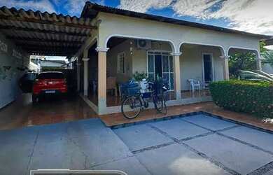 Imagem: A casa possui 4 Dormitórios, 4 Banheiros, 2 Vagas na garagem