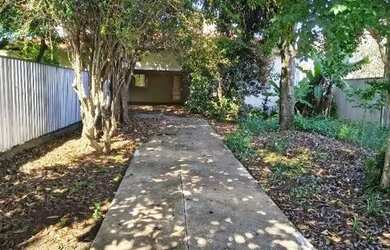 Imagem: A casa possui 3 Dormitórios, 2 Banheiros, 120m² de Área e