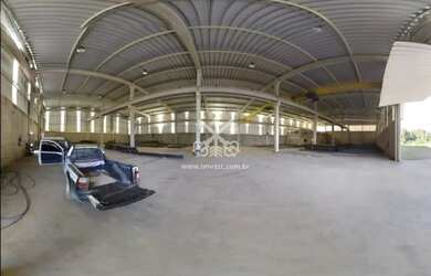 Imagem: O depósito possui 5 Vagas na garagem e 2400m² de Área e está