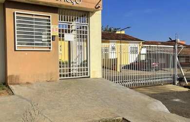 Imagem: A casa em condomínio possui 2 Dormitórios, 1 Banheiro, 2 Vagas