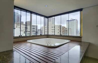 Imagem: O apartamento na cobertura possui 4 Dormitórios, 5 Banheiros