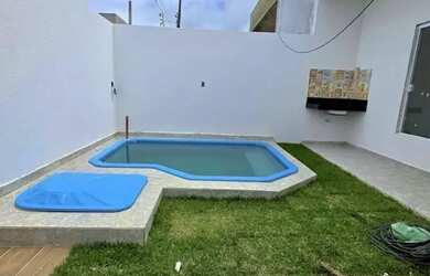 Imagem: A casa possui 2 Dormitórios, 2 Banheiros, 1 Vaga na garagem