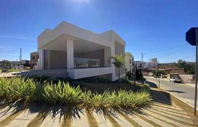 Imagem: A casa em condomínio possui 4 Dormitórios, 4 Banheiros, 4