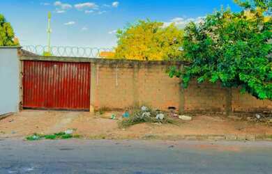 Imagem: O terreno à venda possui 300m² de Área e está localizado