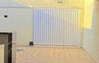 Imagem: A casa possui 2 Dormitórios, 1 Banheiro, 1 Vaga na garagem