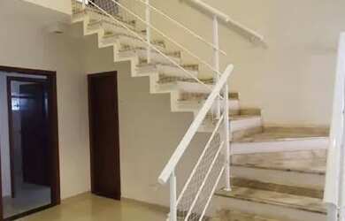 Imagem: A casa em condomínio possui 4 Dormitórios, 5 Banheiros, 3