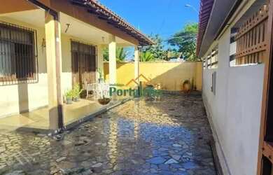 Imagem: A casa possui 4 Dormitórios, 1 Banheiro, 5 Vagas na garagem