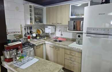 Imagem: A casa possui 2 Dormitórios, 2 Banheiros, 3 Vagas na garagem