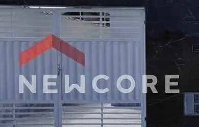 Imagem: A casa possui 2 Dormitórios, 1 Banheiro, 2 Vagas na garagem