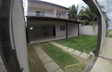 Imagem: A casa possui 4 Dormitórios, 3 Banheiros, 3 Vagas na garagem