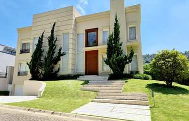 Imagem: A casa em condomínio possui 4 Dormitórios, 5 Banheiros, 5